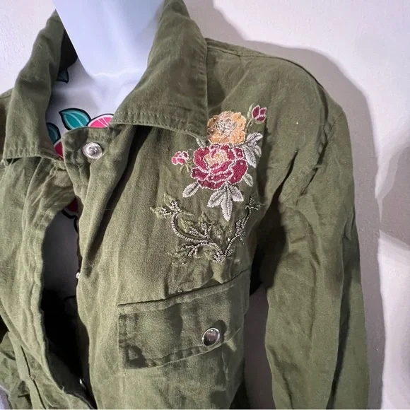 Francesca’s Collections Green Utility Jacket with Floral Embellishment - Picture 3 of 8